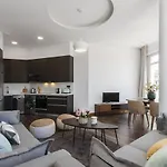 Dobo Rooms Gran Via Apartments